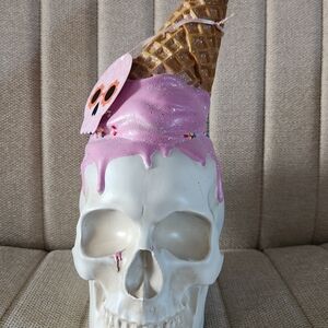 Summerween Skull With Pink Ice Cream Cone Decor NWT